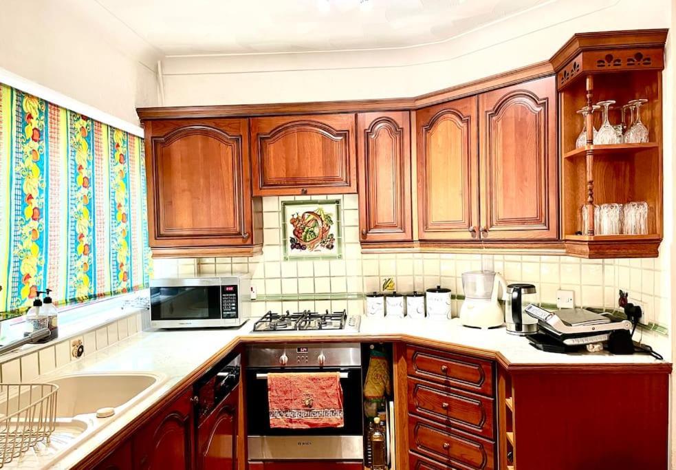 Stunning 1 Bedroom And Double Sofa Bed Near Train Station Southampton Exterior photo